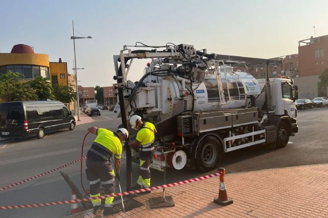 El Ayuntamiento de Cartagena refuerza la limpieza de imbornales ante la previsión de lluvias fuertes
