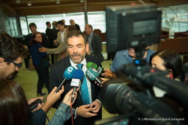 El alcalde muestra su escepticismo sobre las nuevas infraestructuras de la Región