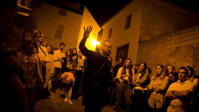 Organizan por primera vez en España una ruta nocturna de misterio en un cementerio de mascotas