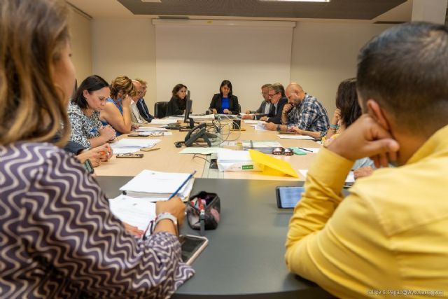 La Comisión de Hacienda da luz verde a la deflactación de tasas e impuestos para 2023