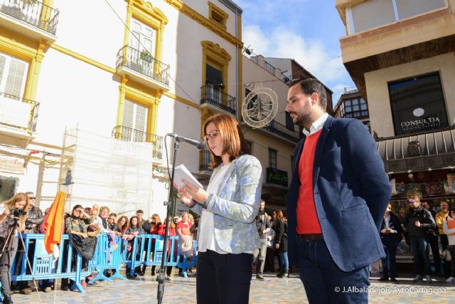 Versos y color naranja para lanzar un mensaje de esperanza contra el maltrato