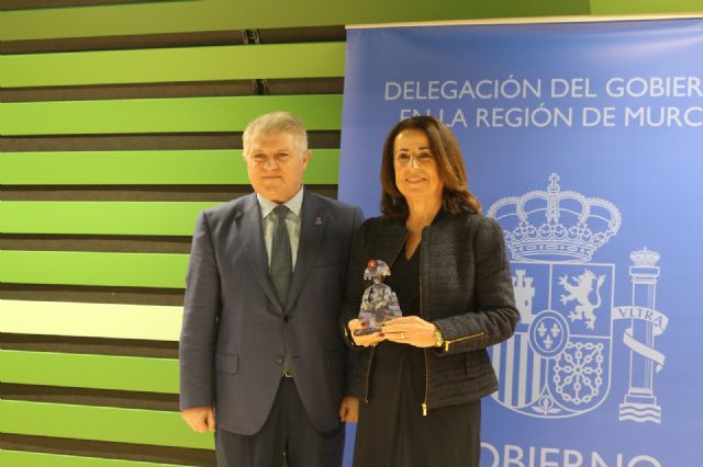 Premio Menina a la UPCT y manifiesto por el 25N