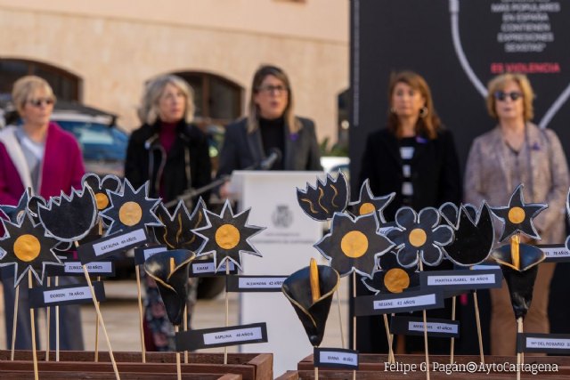 La alcaldesa subraya en el 25N el papel de la prevención y la protección de las víctimas de violencia machista
