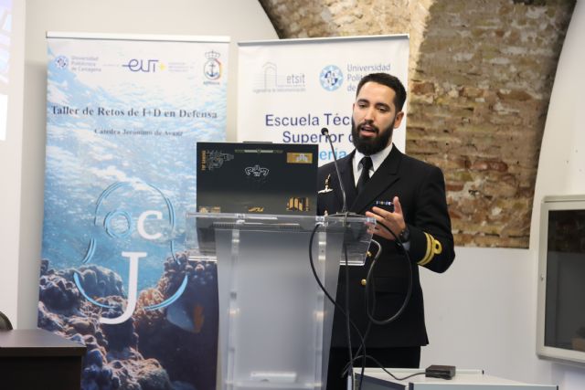 La Armada prueba en maniobras reales sistemas de guerra electrónica desarrollados por un doctorando de la UPCT