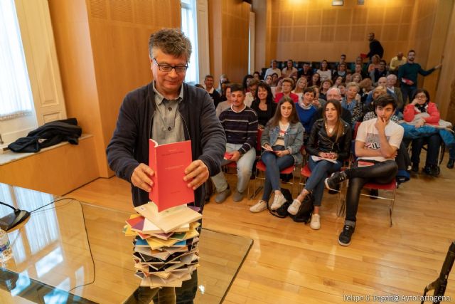 Jesús Aguado, ganador del XXXII Premio Poesía Antonio Oliver, protagonista en la Semana del Libro