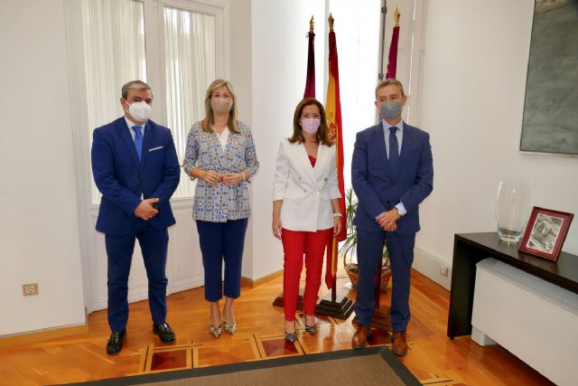 La alcaldesa recibe a la nueva directora territorial de CaixaBank