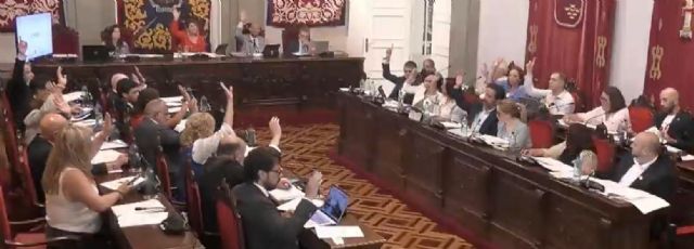El pleno apoya a VOX y exige a Pedro Sánchez la convocatoria de elecciones generales