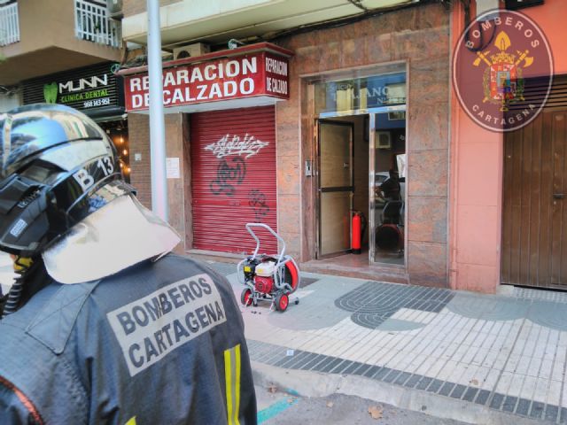 Un lavavajillas origina el incendio de una vivienda sofocado por los Bomberos sin que hubiera daños personales