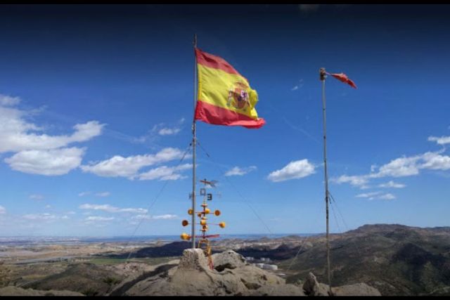 Bomberos de Cartagena rescatan a dos jóvenes que se desorientaron de noche en el monte Porpuz