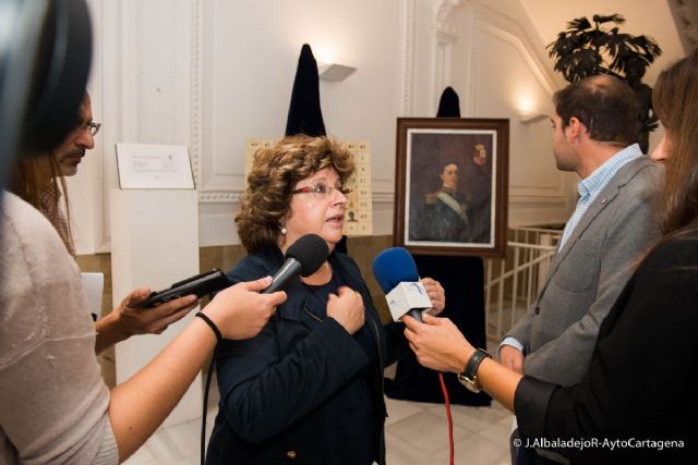 Un retrato del rey Alfonso XII y un juego de mesa, piezas del trimestre en el Palacio Molina
