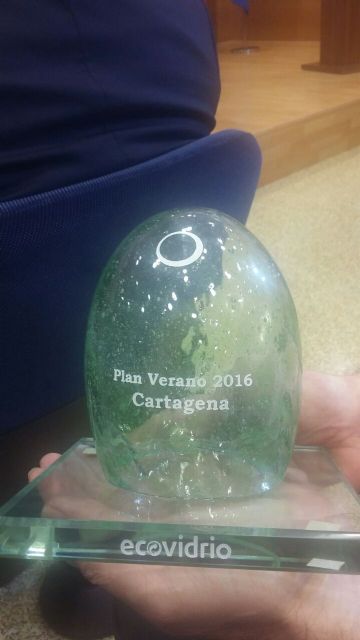 El Ayuntamiento de Cartagena, distinguido por su compromiso con el reciclaje de vidrio