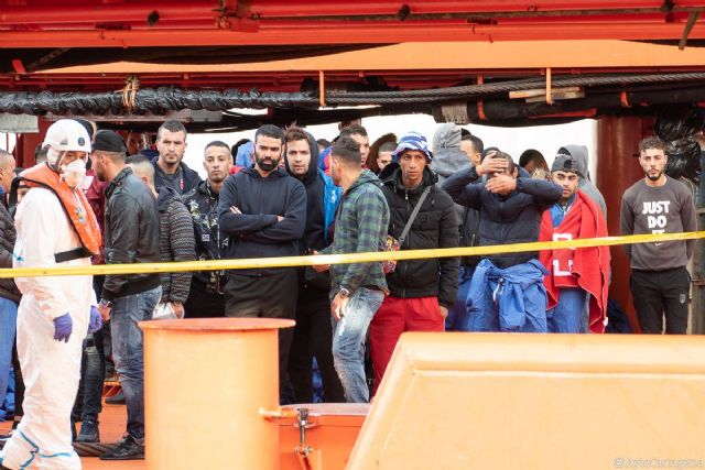 Llegan a Cartagena 14 pateras con 210 inmigrantes, entre los que se encontraban una embarazada y un bebé