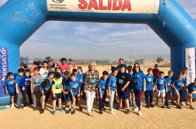 Los escolares de El Algar se hacen eco de la iniciativa ´Vuelta al cole por la leucemia´