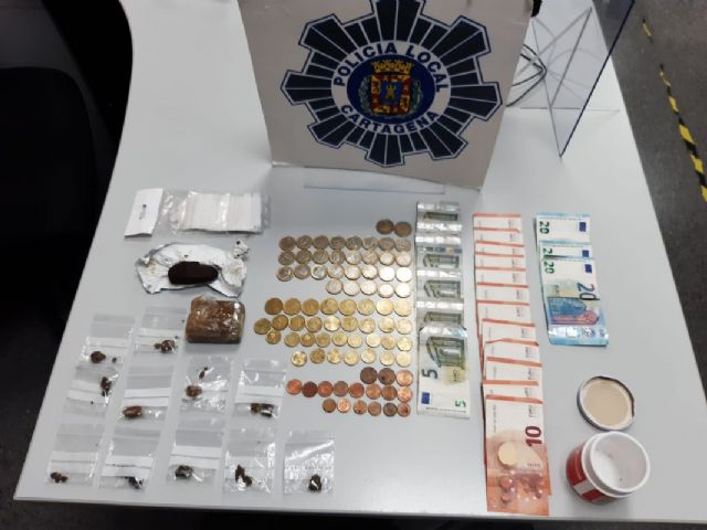 La Policía Local identifica al conductor de un vehículo con 45 gramos de una supuesta sustancia estupefaciente