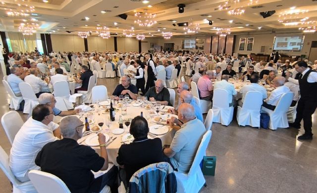 Más de 350 aprendices de Bazán celebran el éxito de los actos del centenario de su Escuela con una multitudinaria comida