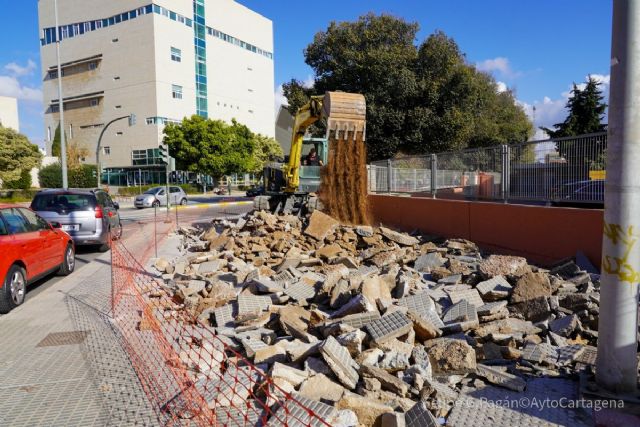 Infraestructuras trabaja en el acondicionamiento del acceso al colegio Mastia