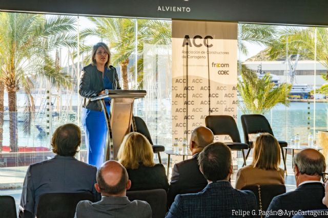 La alcaldesa invita a los empresarios a contribuir en la revisión del PEOPCH que se adjudica la próxima semana