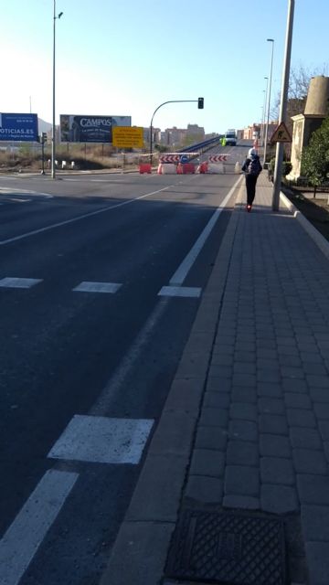 Carril bici en el puente de Torreciega
