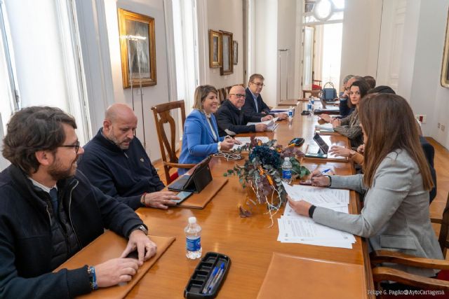 El Gobierno municipal aprueba que la Junta de Cofradías gestione las sillas de Semana Santa