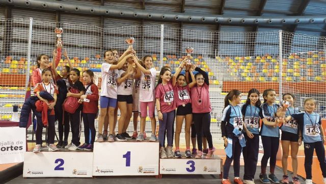 La categoría benjamín de Jugando al Atletismo vuelve a batir su record en participación