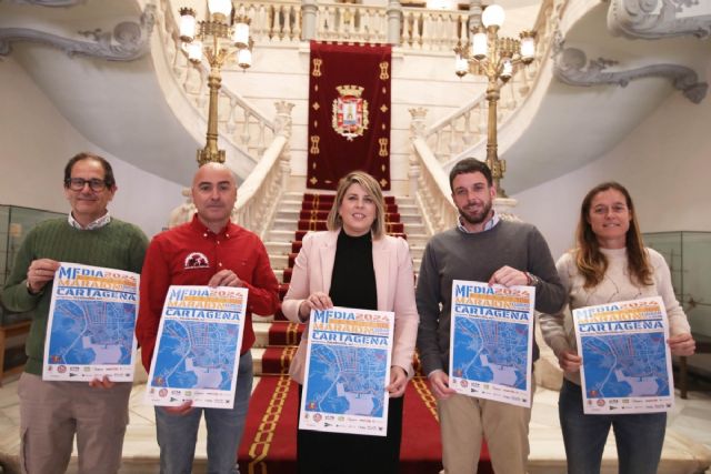 Más de 1.500 corredores participan este domingo en la Media Maratón de Cartagena