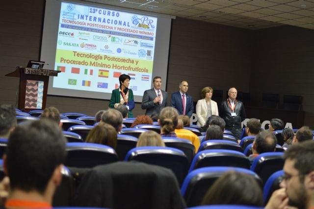 Un experto en fruta de hueso señala en la UPCT que el futuro del sector pasa por la robótica en la recolección