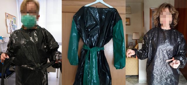 Voluntarios de la UPCT hacen batas de un solo uso para el personal del Hospital Santa Lucía con sacos de plástico y cinta adhesiva