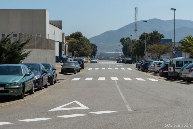 El Polí­gono Cabezo Beaza renueva sus señales horizontales y verticales