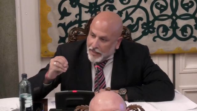 VOX consigue que los colegios celebren oficialmente los días del Padre, Madre, Abuelos y de la Familia