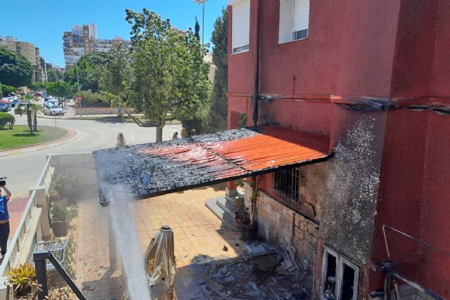 Bomberos de Cartagena atendieron el lunes cinco incendios: en vehículos, un negocio y una vivienda