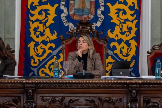La alcaldesa firma el cese de los concejales de VOX