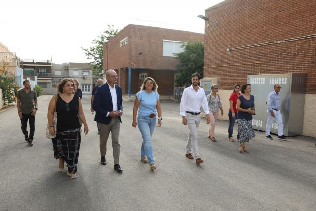 Las obras de cambio de cubiertas y modernización en 16 centros educativos de Cartagena próximas a su fin