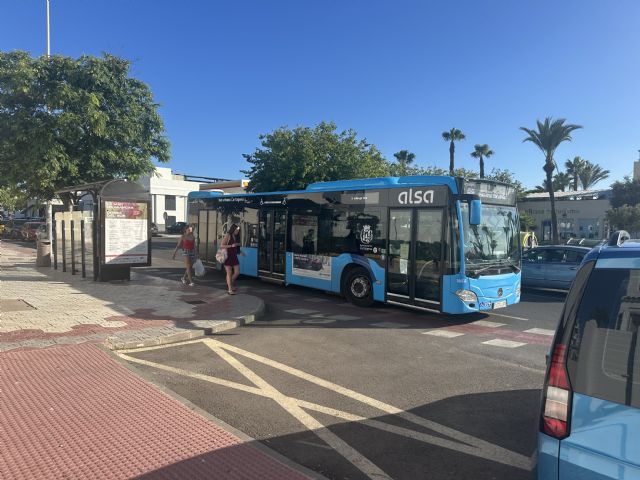 Juventudes MC denuncia el abandono de los jóvenes en el transporte de La Manga