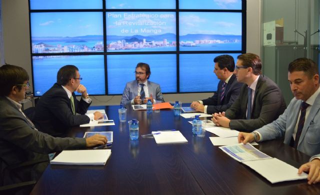 El alcalde aboga por el trabajo conjunto para desarrollar y hacer tangibles los proyectos del Plan Estratégico de La Manga