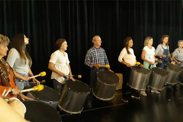 El taller de cajón flamenco y batucada de la Universidad Popular se mostrará este fin de semana en la ciudad