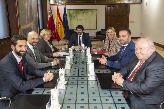 López Miras se compromete a colaborar en el desarrollo económico de la comarca de Cartagena