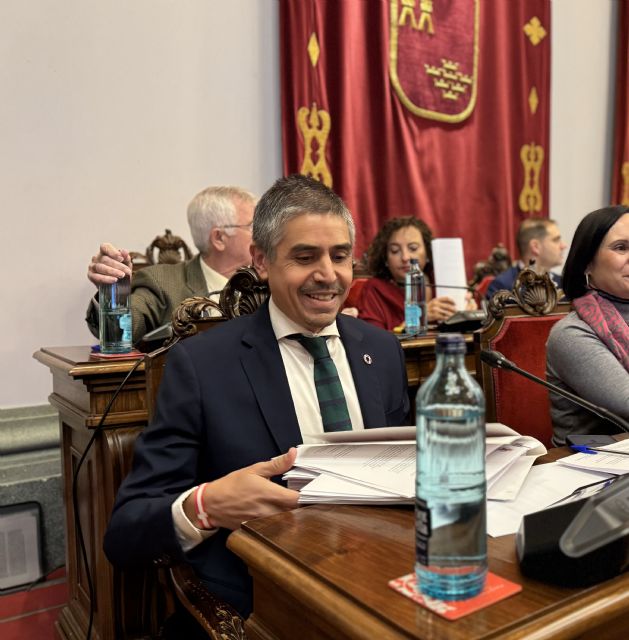 Giménez Gallo logra que el Pleno exija claridad sobre el futuro del FC Cartagena y respaldar a la afición albinegra