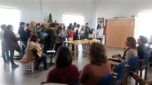 El Centro de Dia de Los Dolores celebra su tradicional fiesta navideña