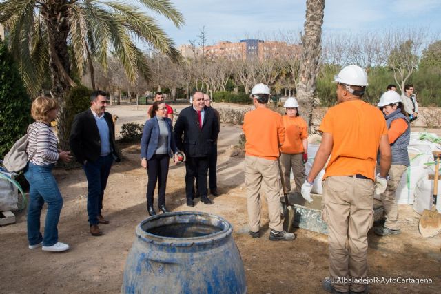 Alumnos de la ADLE participan en el manteminiento de espacios municipales y cuidado de personas dependientes