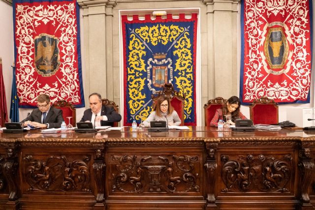 AVE, Presupuestos e Infraestructuras protagonizan el último pleno del año