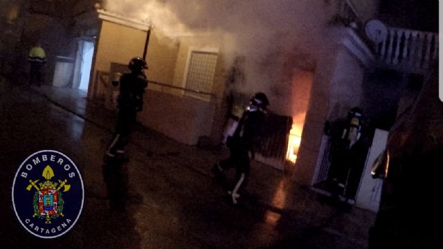 Fallece una mascota en el incendio de un duplex de Canteras