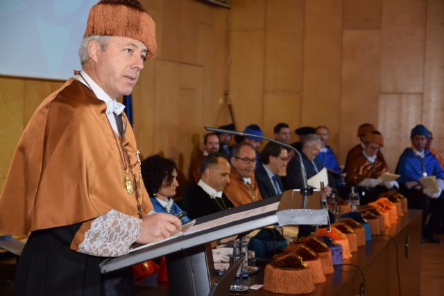 «La construcción de la UPCT fue una tarea colectiva», destaca Antonio Viedma en la lección magistral