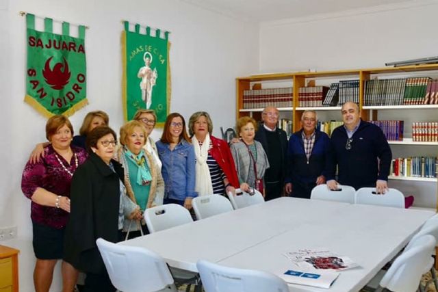 Los vecinos de San Isidro muestran su renovado local social