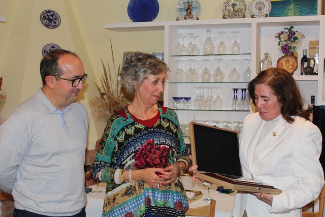 Rosa Galindo es nombrada camarera de la Virgen del Amor Hermoso