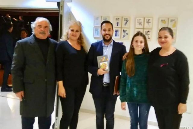 Pedro Fernández presentó su primer libro ´Pollos en el asfalto´