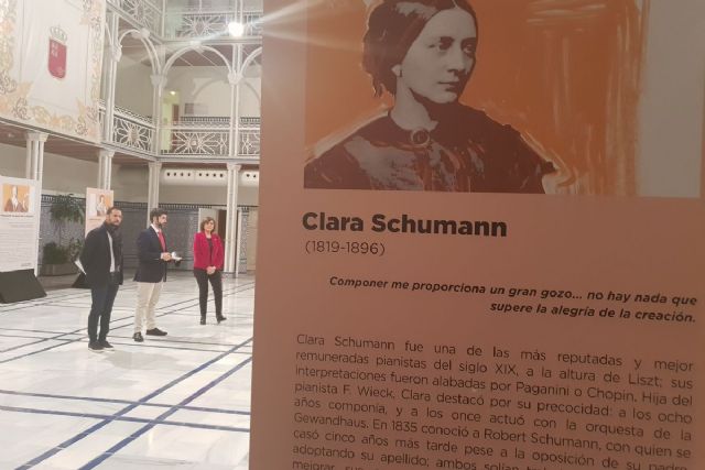 La exposición ´Esas Grandes Desconocidas´ de Entre Cuerdas y Metales se inaugura en la Asamblea Regional