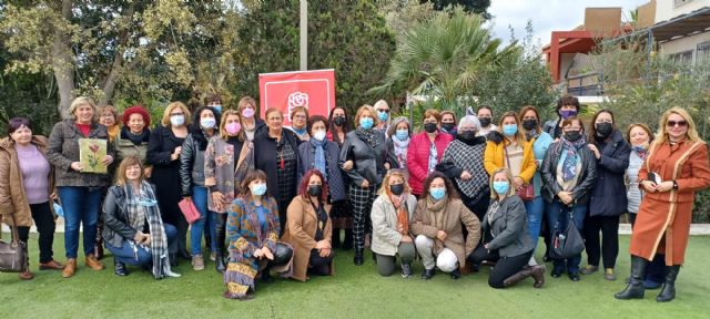 Carmen Soto recibe el I Premio 'Mujeres Socialistas y Feministas de Cartagena, Carmen Soto', que ya llevará su nombre en todas sus ediciones