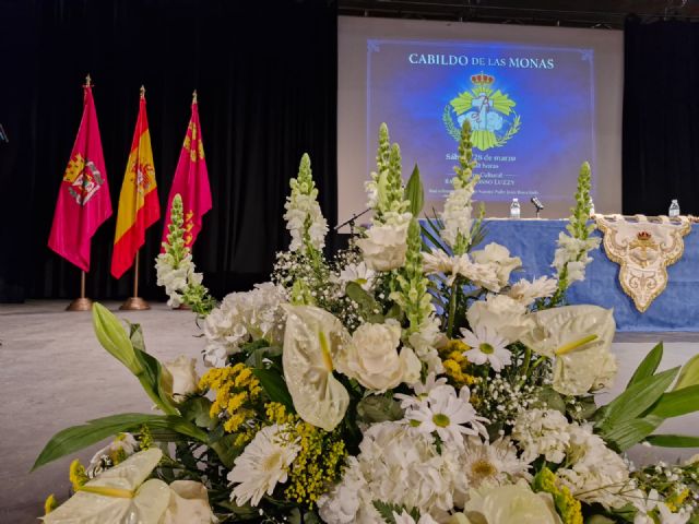 La Cofradía del Resucitado celebra el Cabildo de las Monas con reconocimientos y nuevos nombramientos
