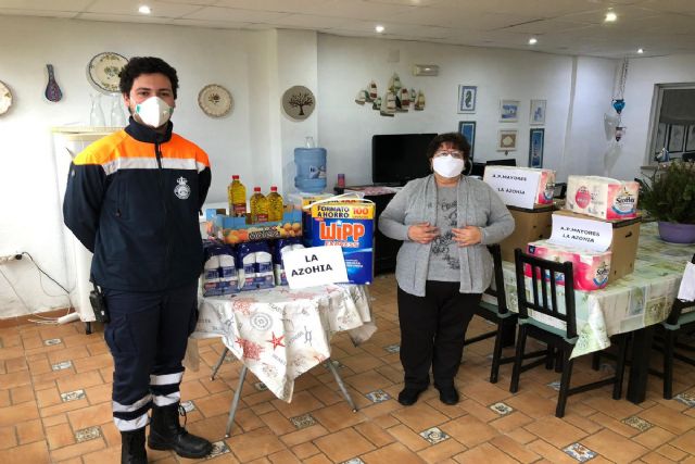 El Club de Mayores de La Azohía aporta su donación al dispositivo de emergencia del Ayuntamiento