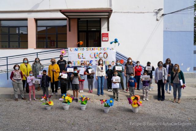 Servicios Sociales dota con 30 tablets a los centros interculturales y a los talleres de refuerzo escolar